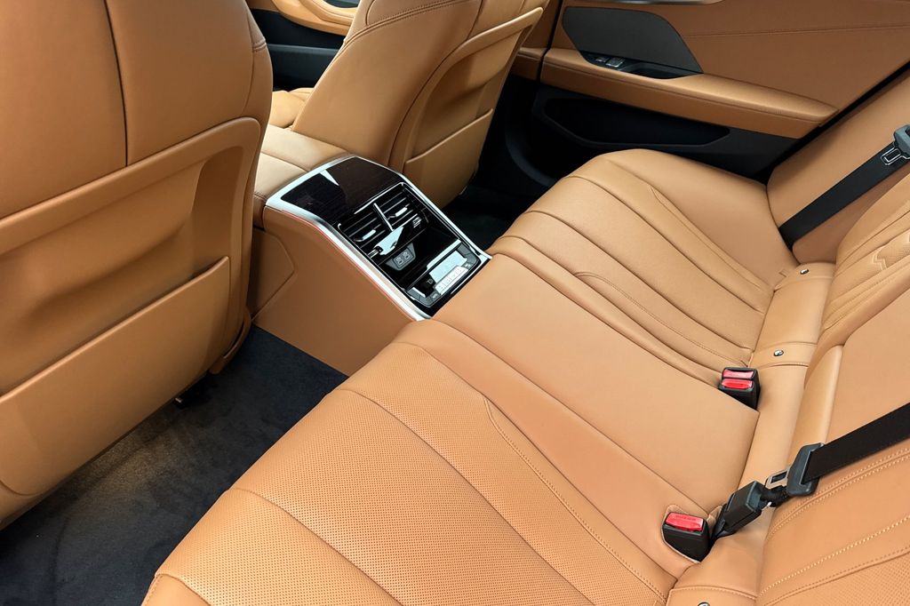 2026 BMW 8 Series 840i - Photo 9