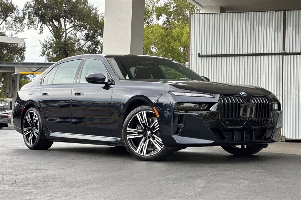2026 Bmw 750e photo 2