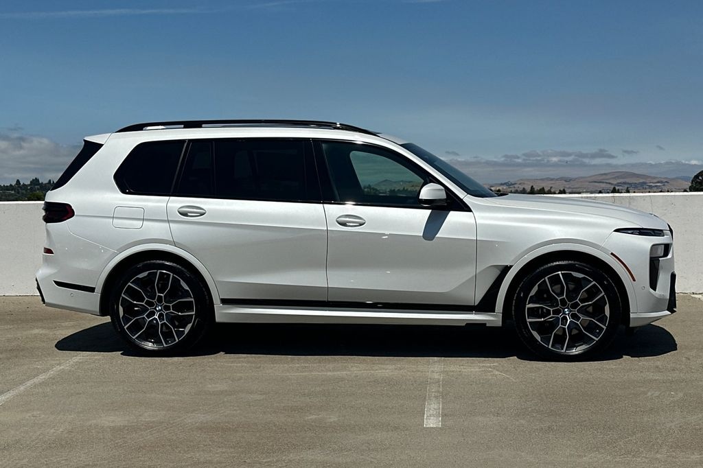 New 2027 BMW X7 xDrive40i SUV