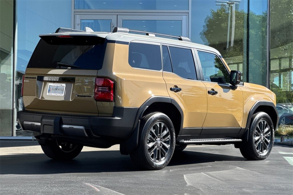 2025 Toyota Land Cruiser Base photo 4