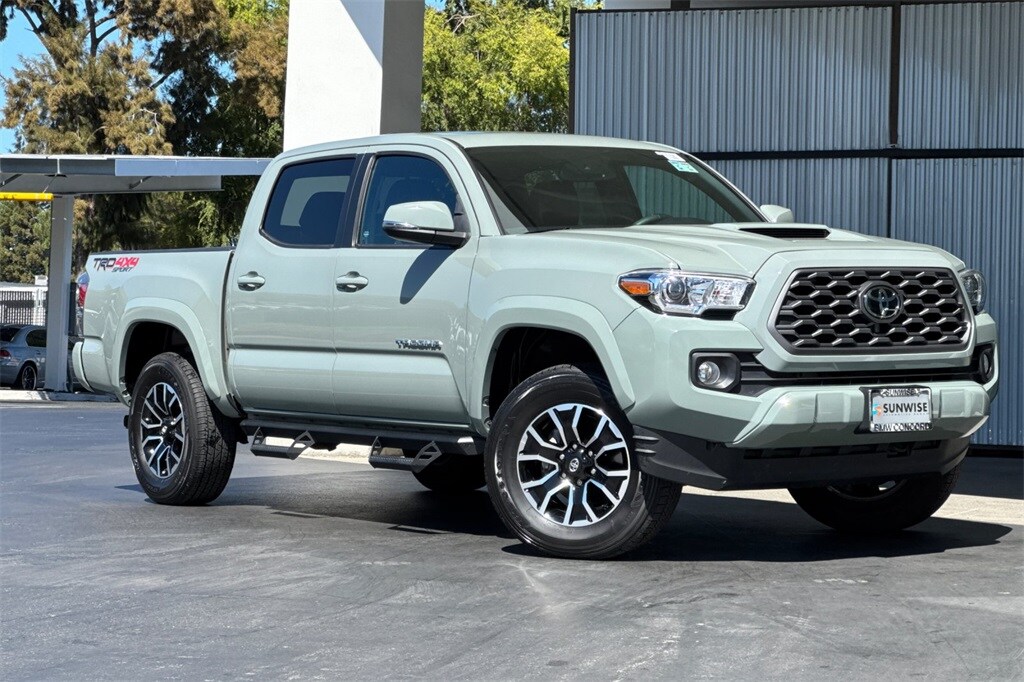 2022 Toyota Tacoma TRD Sport V6 photo 2