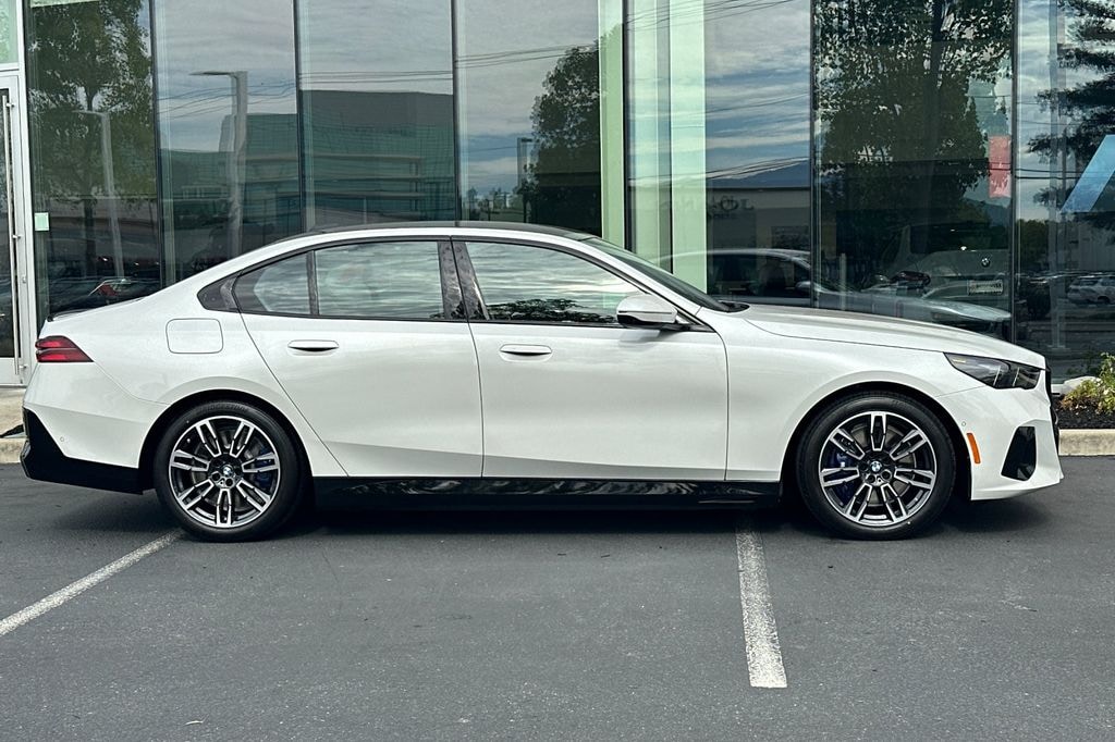 New 2027 BMW 550e xDrive Sedan