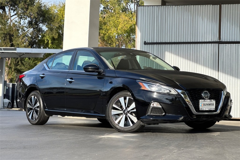 Used 2022 Nissan Altima 2.5 SV Sedan