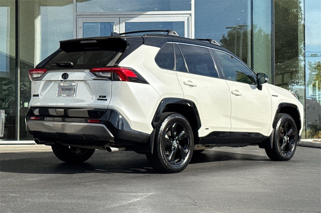 2019 Toyota RAV4 Hybrid XSE photo 4