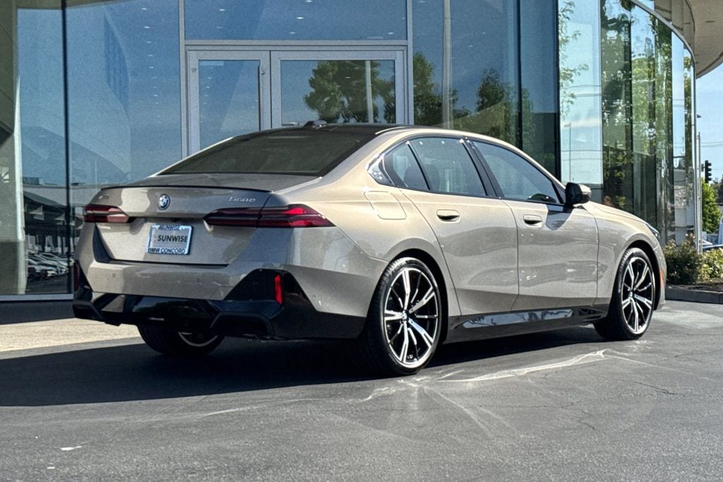 New 2026 BMW 550e xDrive Sedan