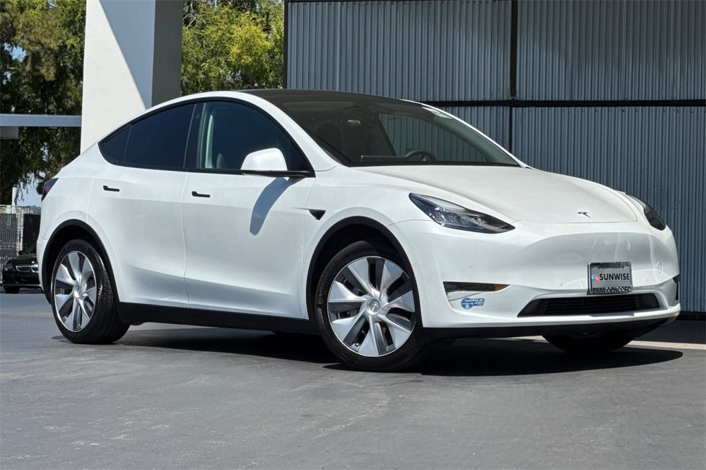 Used 2021 Tesla Model Y Long Range with VIN 5YJYGDEE1MF086808 for sale in Kansas City