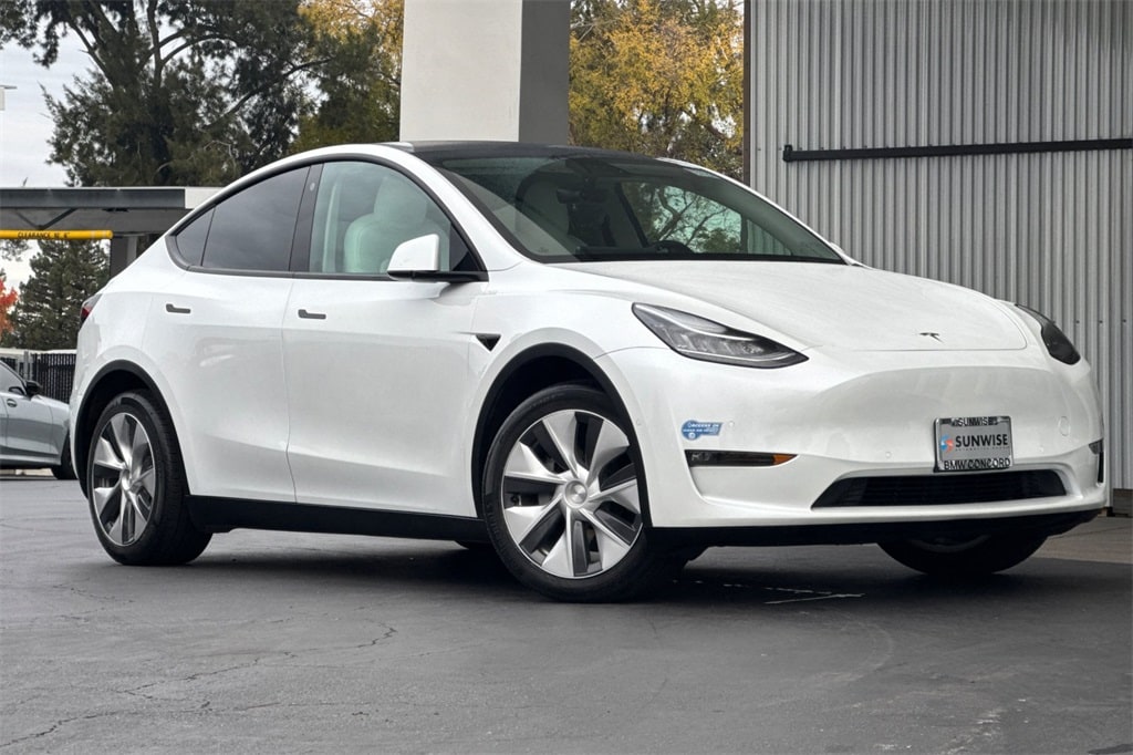 Used 2021 Tesla Model Y Long Range with VIN 5YJYGDEE7MF281473 for sale in Kansas City