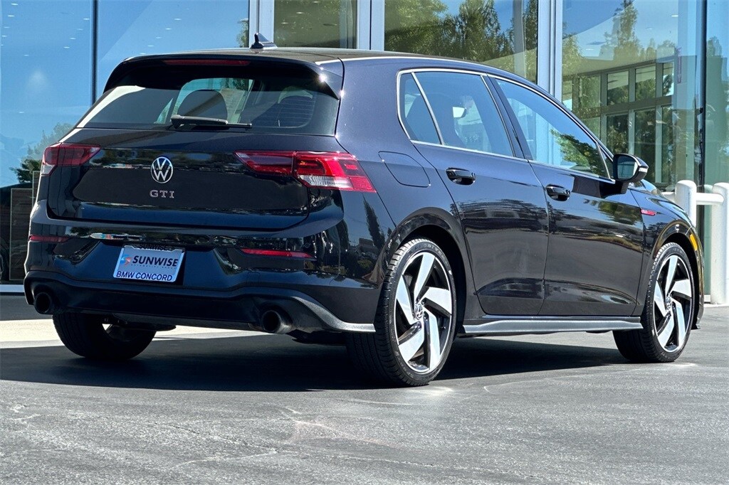 2022 Volkswagen Golf GTI S photo 2