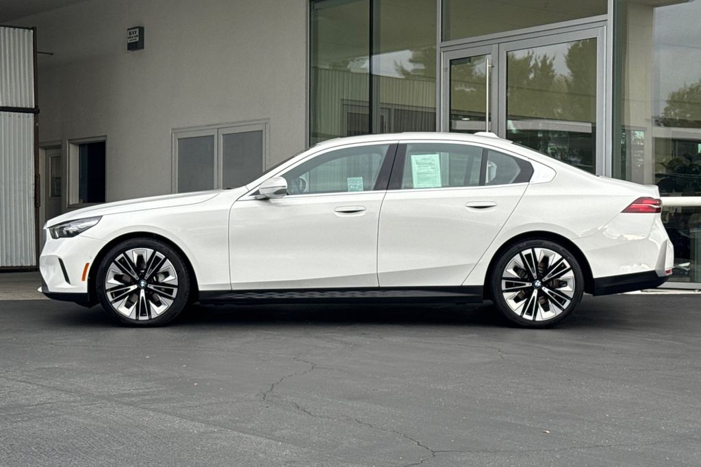 2025 BMW 5 Series 530i - Photo 7