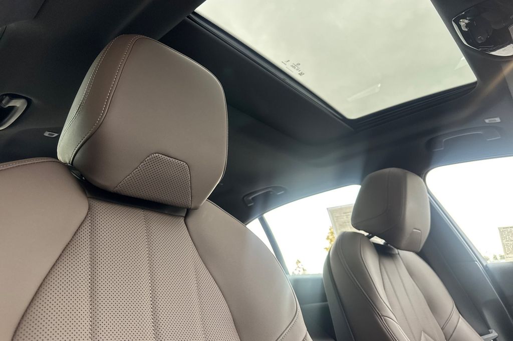 2025 BMW 5 Series 530i - Photo 18