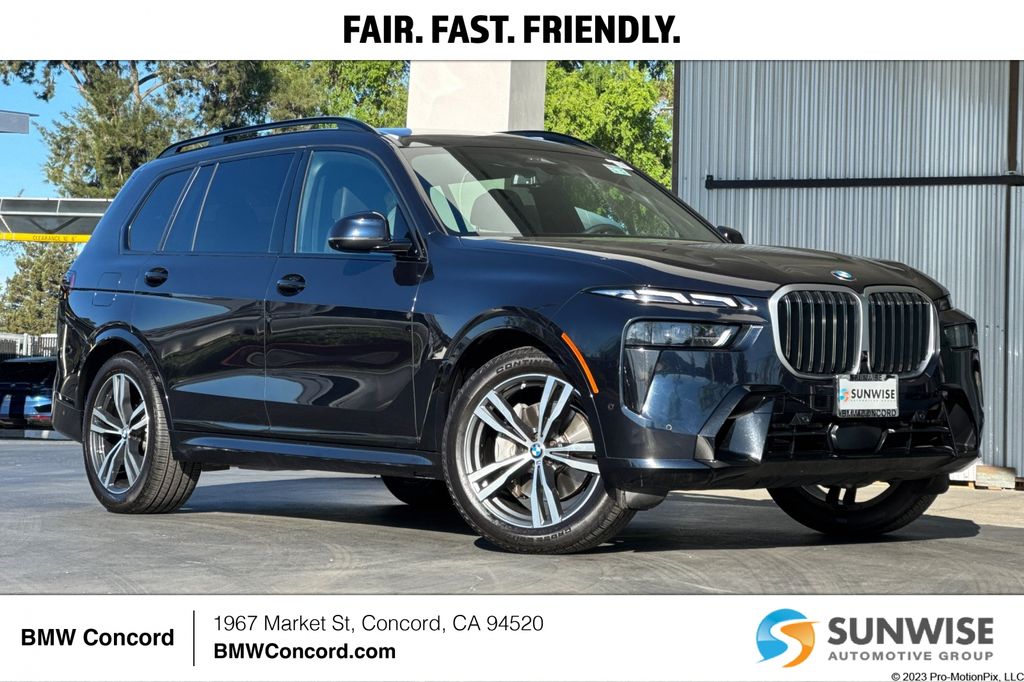 2023 BMW X7 xDrive40i's photo