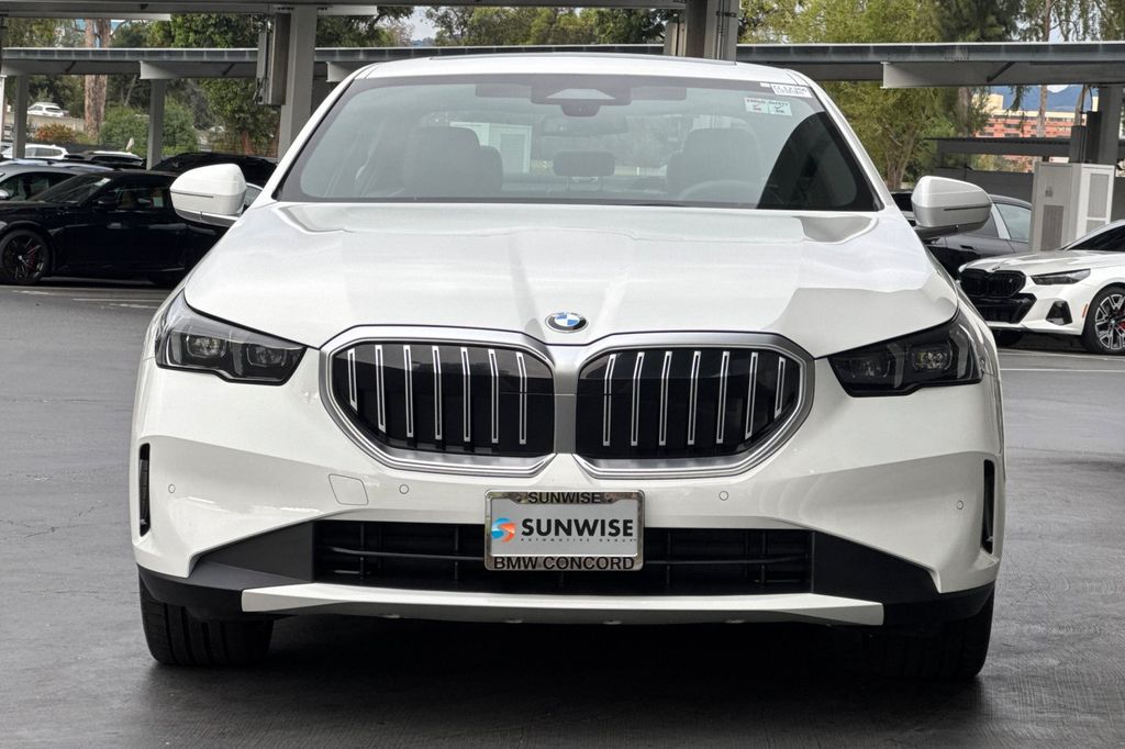 2025 BMW 5 Series 530i - Photo 9