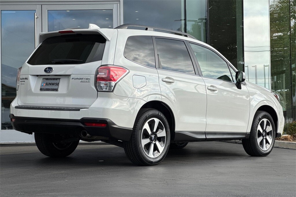 2017 Subaru Forester 2.5i Limited photo 4