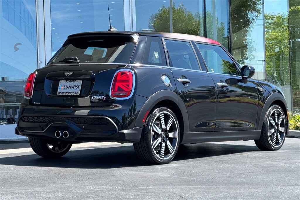 2023 Mini Cooper 4 Door S Hardtop photo 4