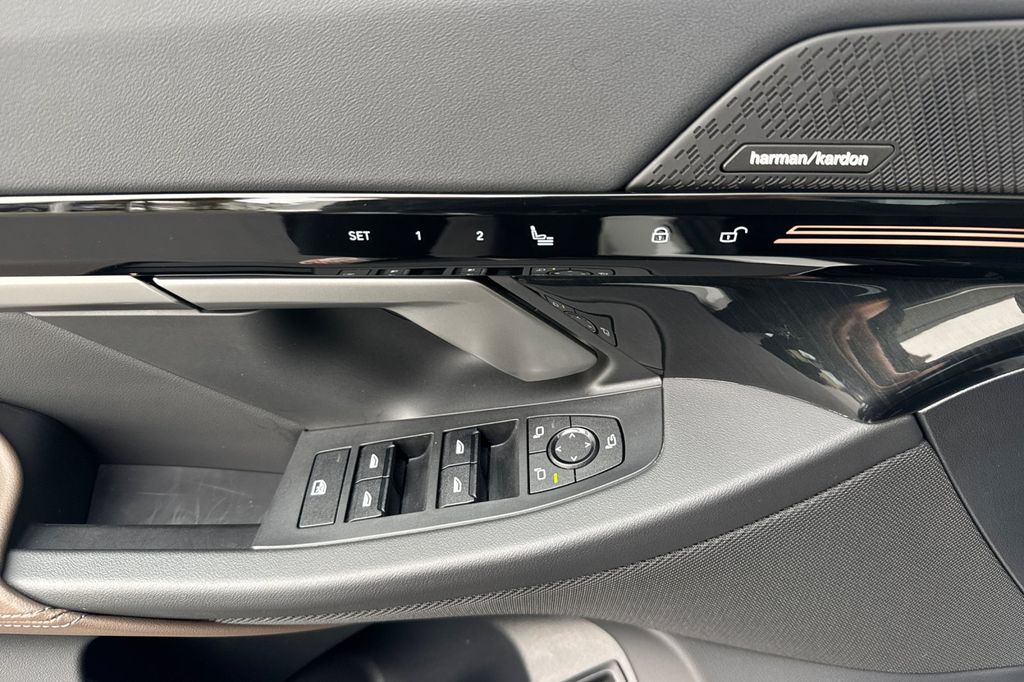 2025 BMW 5 Series 530i - Photo 11