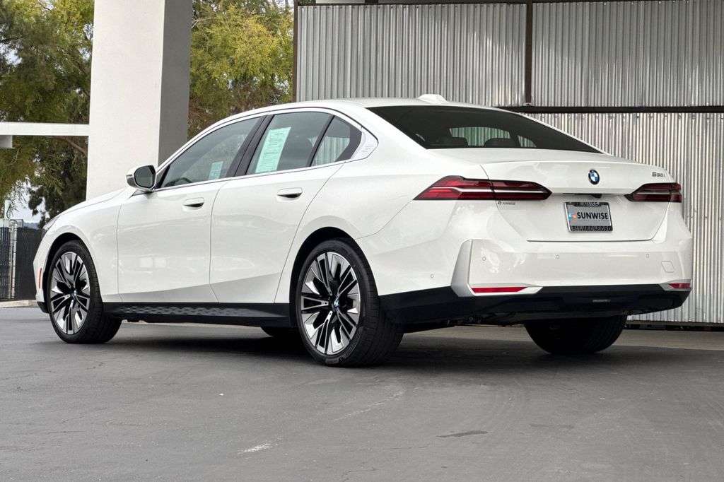 2025 BMW 5 Series 530i - Photo 6