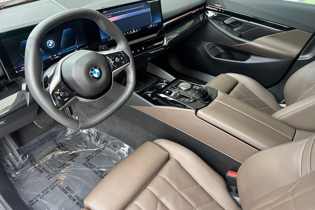 2025 BMW 5 Series 530i - Photo 10