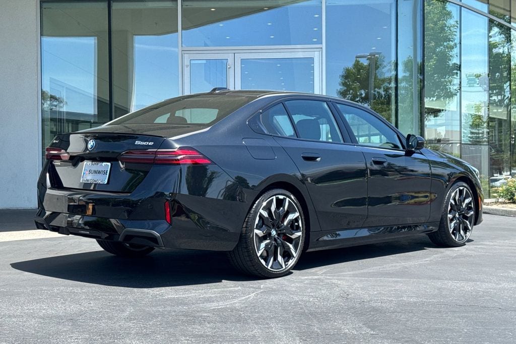New 2026 BMW 550e xDrive Sedan