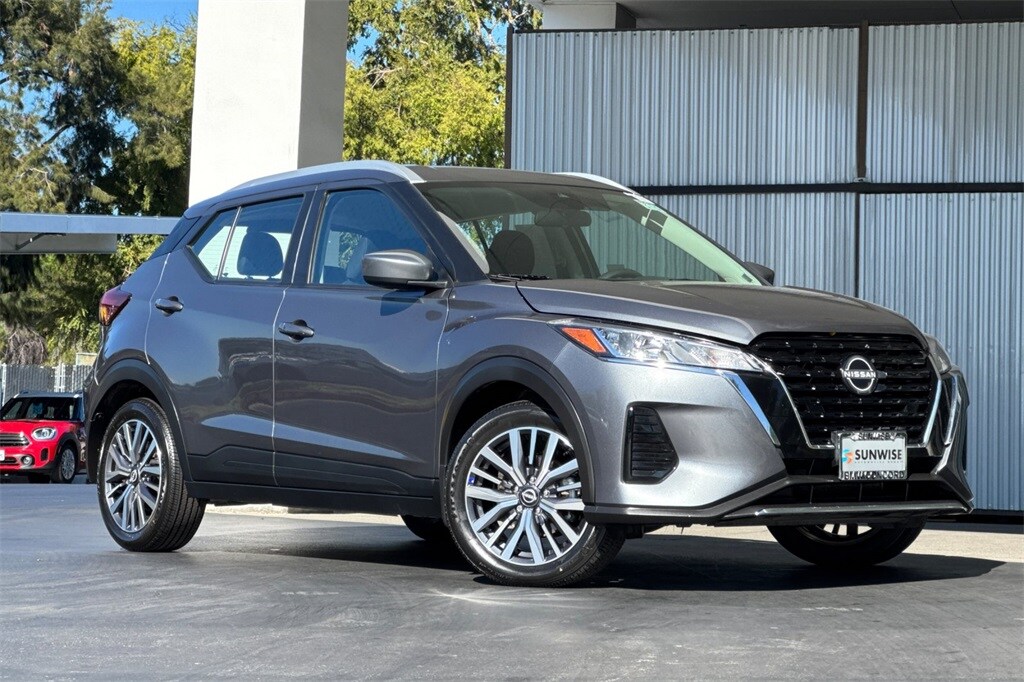 2023 Nissan Kicks SV photo 2