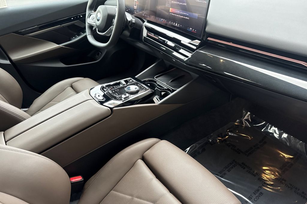 2025 BMW 5 Series 530i - Photo 17
