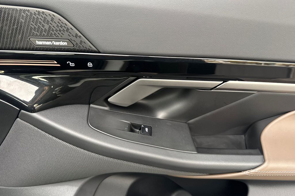 2025 BMW 5 Series 530i - Photo 19