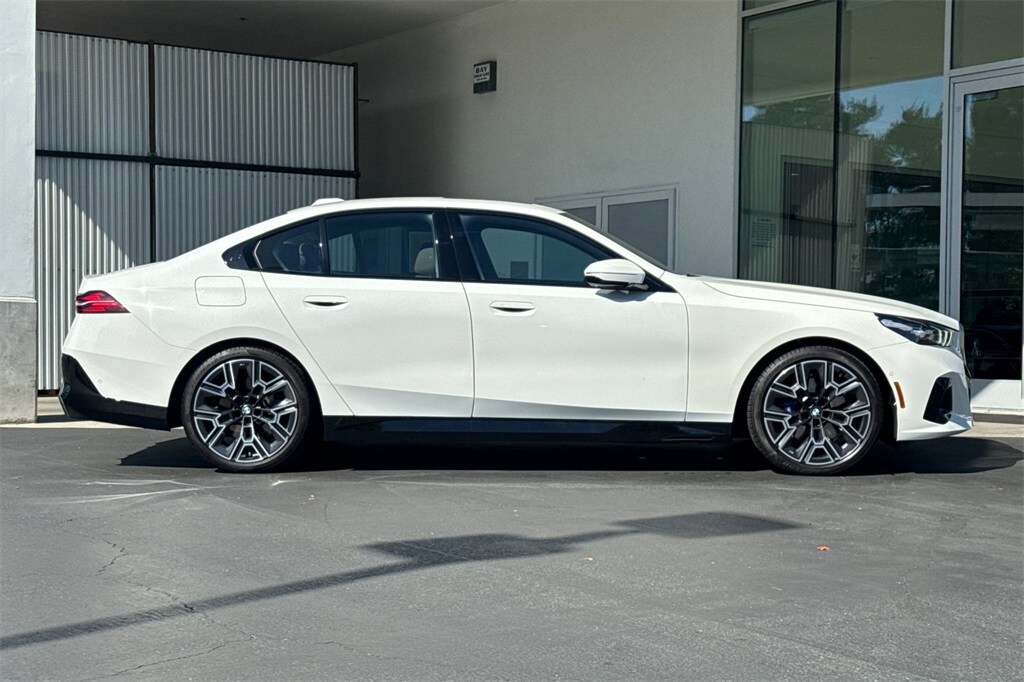 2024 Bmw 530i photo 2