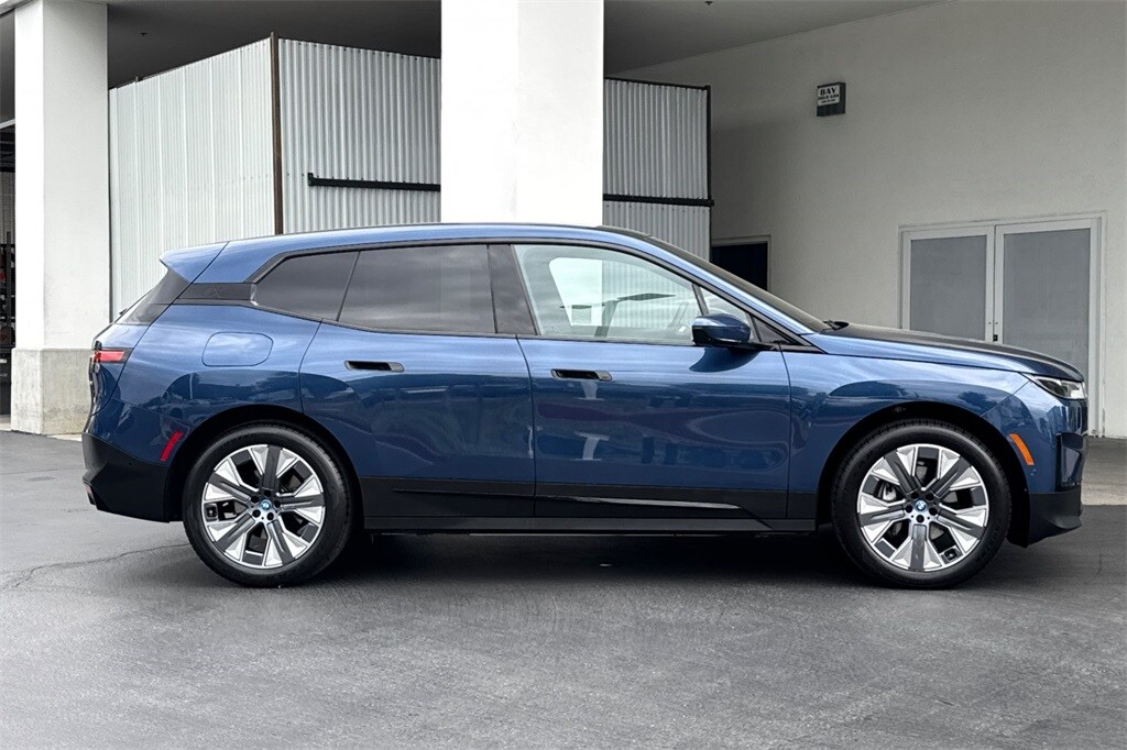 2025 Bmw iX photo 3