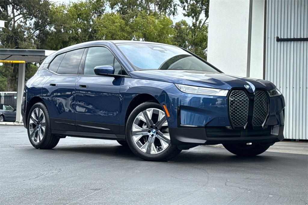 2025 Bmw iX photo 2
