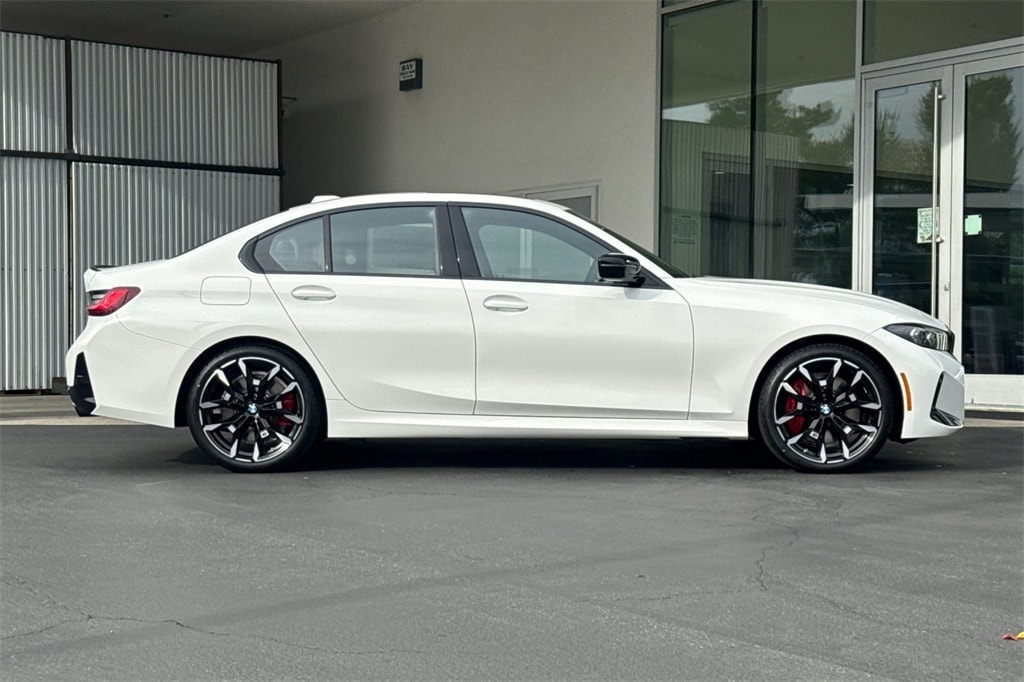 New 2026 BMW 330i Sedan