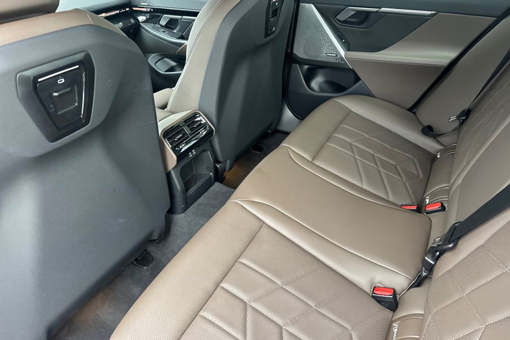 2025 BMW 5 Series 530i - Photo 13