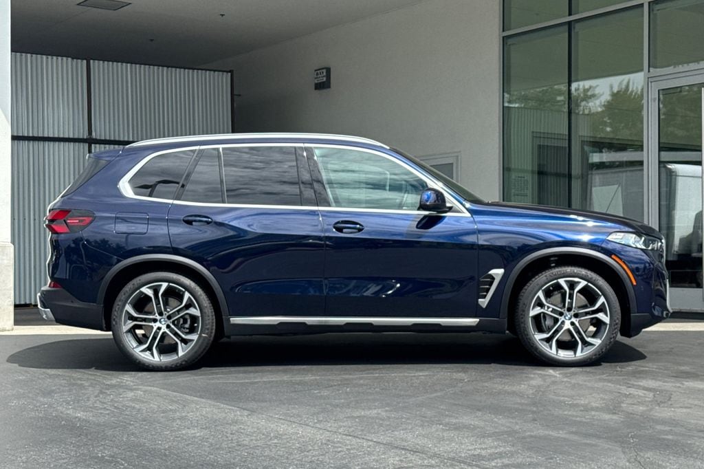 New 2027 BMW X7 xDrive40i SUV