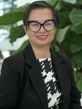 Staff member Raquel Lopez from ID_8e1d7cf8eefb