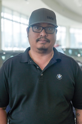 Staff member Harrison Sen from ID_5c744e4cfdd4