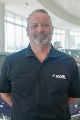 Staff member Christopher Neves from ID_6d37d8fe3cf1