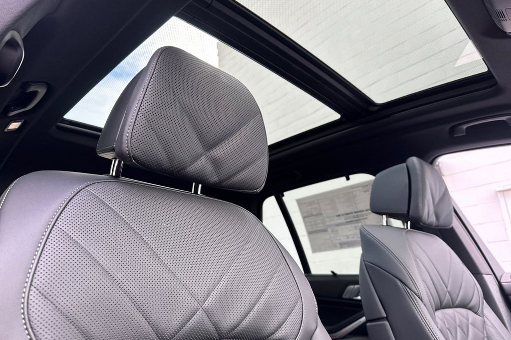 2026 BMW X5 M60i - Photo 15