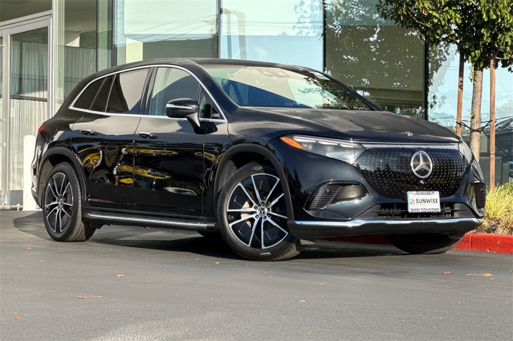 2023 Mercedes Benz EQS-Class SUV photo 2