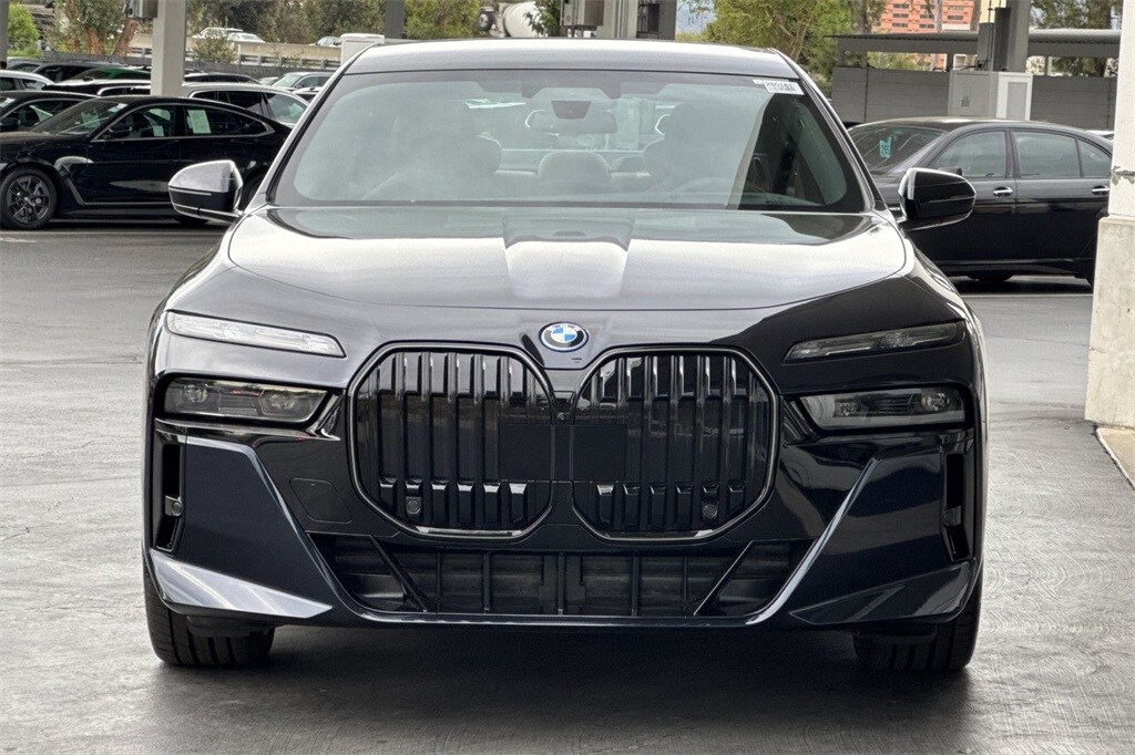 2026 Bmw 750e photo 3