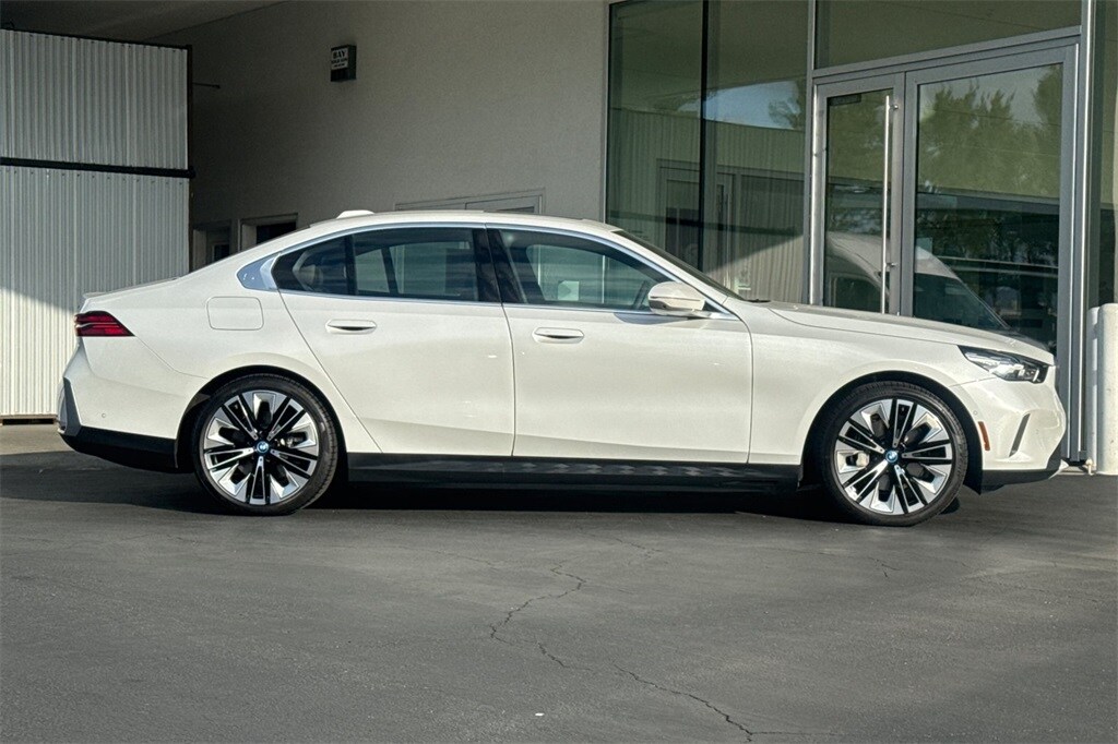 2025 Bmw i5 eDrive40 photo 2