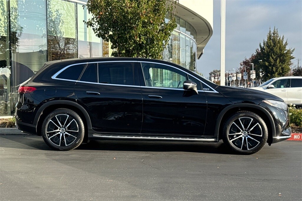 2023 Mercedes Benz EQS-Class SUV photo 3