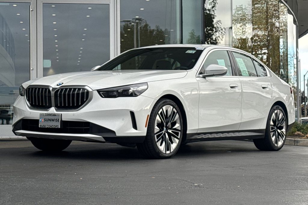 2025 BMW 5 Series 530i - Photo 8