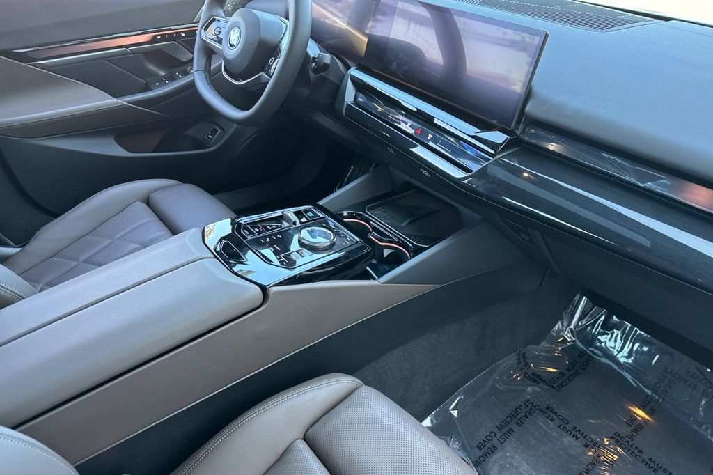 2024 BMW i5 40 - Photo 17