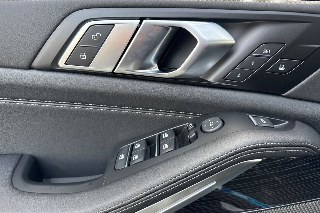2026 BMW X5 M60i - Photo 9