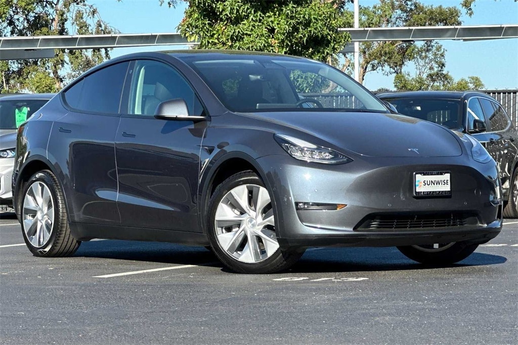 Used 2021 Tesla Model Y Long Range with VIN 5YJYGDEE8MF100008 for sale in Concord, CA