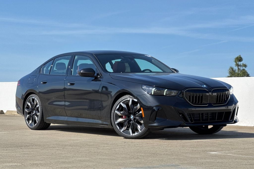 New 2026 BMW 550e xDrive Sedan