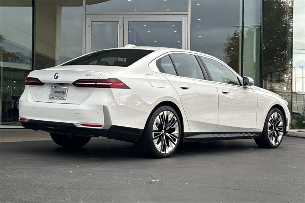 2025 Bmw 530i 5-Series photo 3