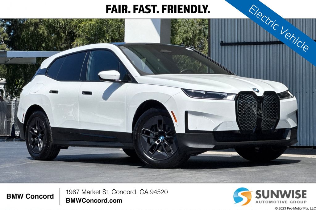 2025 BMW iX xDrive50's photo