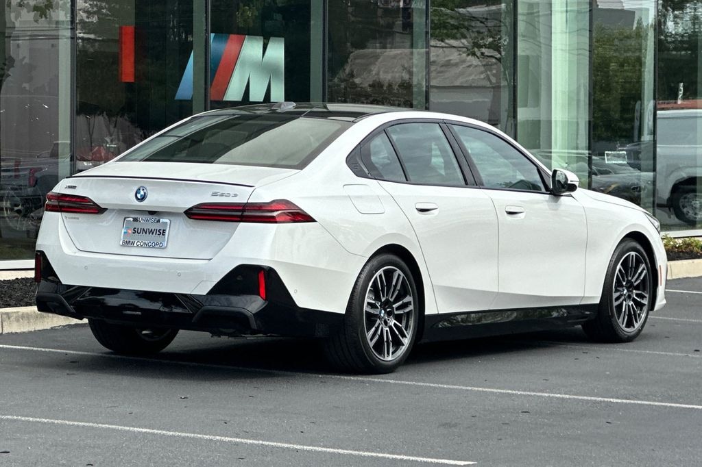 New 2027 BMW 550e xDrive Sedan