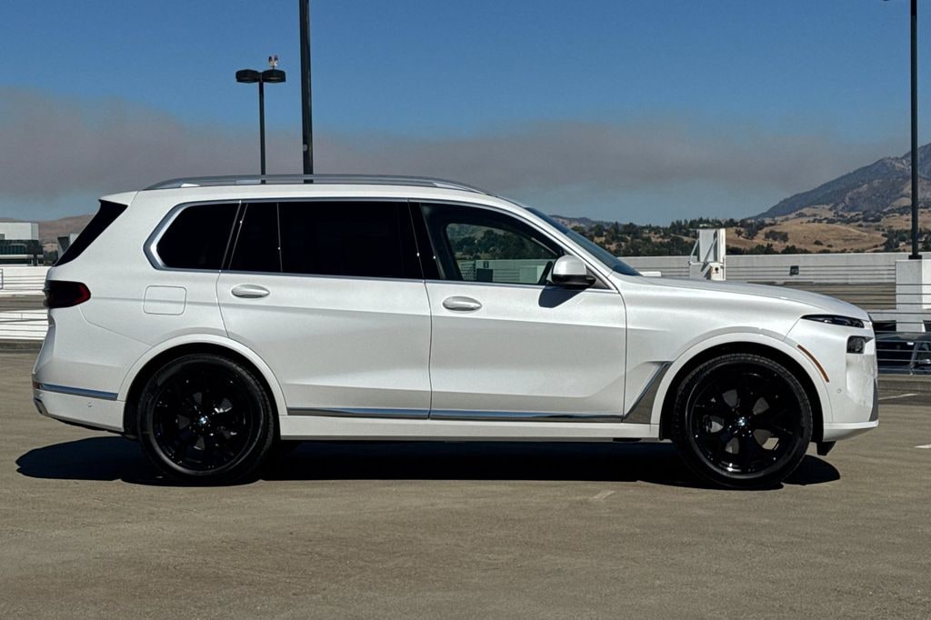 New 2027 BMW X7 xDrive40i SUV