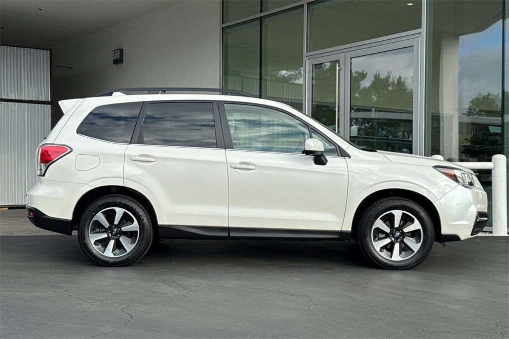 2017 Subaru Forester 2.5i Limited photo 3