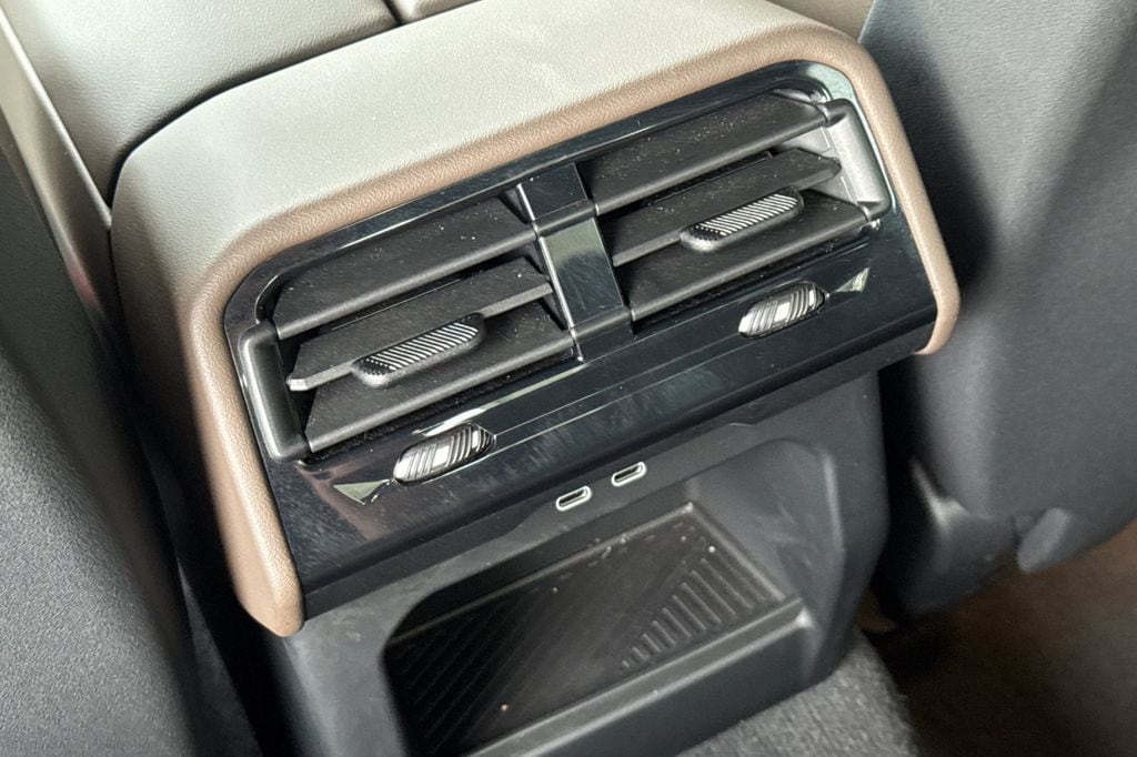 2025 BMW 5 Series 530i - Photo 14